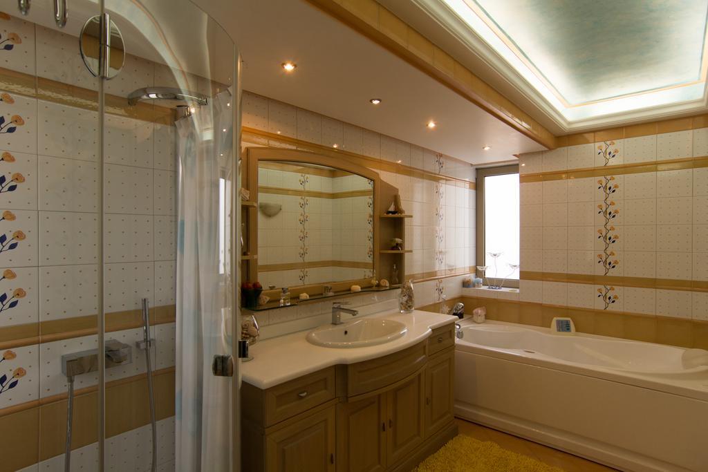 Villa Maira Luxurious With Private Swimming Pool Kórfosz Kültér fotó